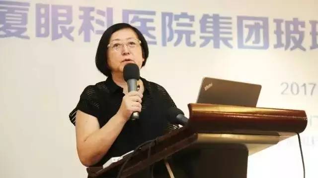 为提*太阳成tyc7111cc集团玻璃体视网膜手术技术水平、促进玻璃体视网膜微创手术技术，以及玻切设备使用技术的提*，黎晓新院长开讲