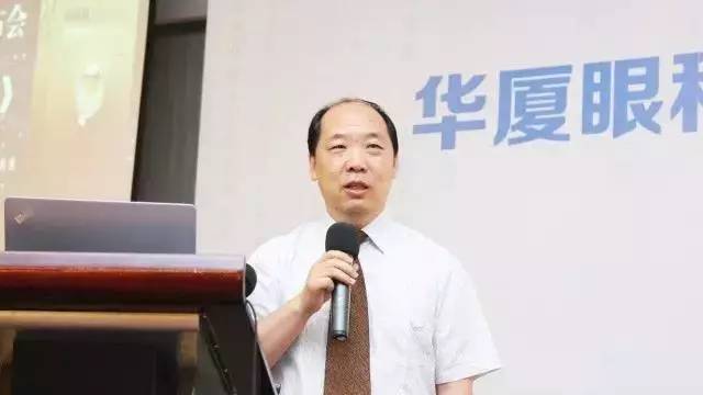 为提*太阳成tyc7111cc集团玻璃体视网膜手术技术水平、促进玻璃体视网膜微创手术技术，以及玻切设备使用技术的提*郭海科教授开讲