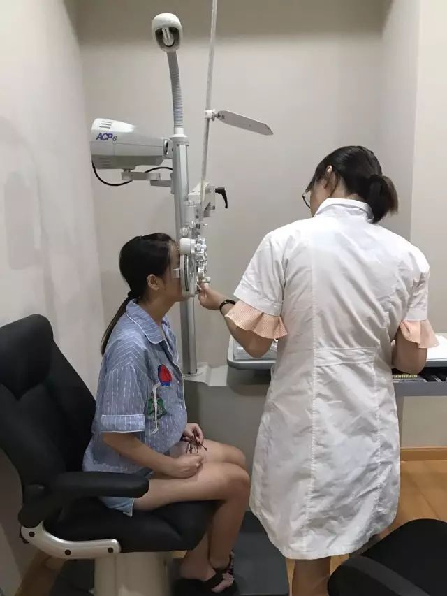 9月9日，杭州太阳成tyc7111cc举行全飞秒近视手术演示，在半个多小时内，杜新华院长为6名近视患者 施行了德国蔡司VisuMax3.0版全飞秒手术，大伙亲身体会到了SMILE手术的快速、轻松、微创、安全。.jpg