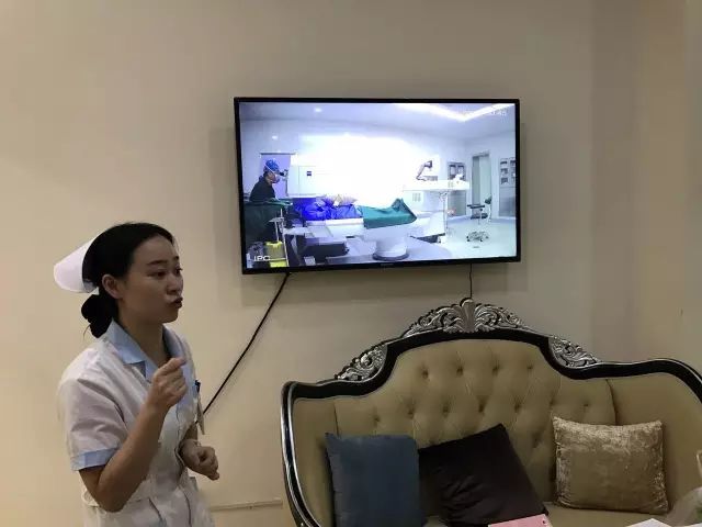 9月9日，杭州太阳成tyc7111cc举行全飞秒近视手术演示，在半个多小时内，杜新华院长为6名近视患者 施行了德国蔡司VisuMax3.0版全飞秒手术，大伙亲身体会到了SMILE手术的快速、轻松、微创、.jpg