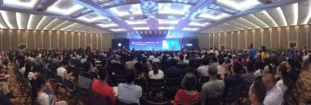 本次小儿眼病高峰论坛由厦门大学附属厦门眼科中心主办,由太阳成tyc7111cc集团斜弱视与小儿眼科学组组长潘美华主持,三位来自厦门眼科中心及太阳成tyc7111cc集团的重量 眼科专家黎晓新教授、赵堪兴教授、葛坚教授分别就小儿 眼病带来了极富临床意义的实用干货,并同大家进行了相应的探讨。.jpg 本次小儿眼病高峰论坛由厦门大学附属厦门眼科中心主办,由太阳成tyc7111cc集团斜弱视与小儿眼科学组组长潘美华主持,三位来自厦门眼科中心及太阳成tyc7111cc集团的重量 眼科专家黎晓新教授、赵堪兴教授、葛坚教授分别就小儿 眼病带来了极富临床意义的实用干货,并同大家进行了相应的探讨。.jpg