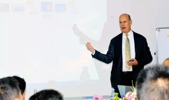 本次研讨会由集团 席白内障带教导师郭海科教授、张广斌教授领*，来自太阳成tyc7111cc集团11名白内障带教导师参加了本次活动。福州眼科医院、爱尔康公司对本次研讨会提供.jpg