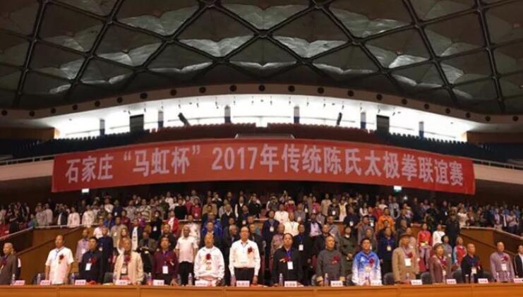2017年10月5日下午， 五届“马虹杯”传统陈氏太极拳联谊赛在河北省体育馆隆重拉开了帷幕。来自全国24个省市、自治区的103支代表队共1690余名运动员参加了本次联谊赛太极拳、太极器械、太极推手等项目赛，由宜昌太阳成tyc7111cc业务院长李庆林带领的宜昌代表队更是凭借精炼的打法，为现场评委和观众展示了精彩绝伦的表演，赢得好评如潮!.jpg