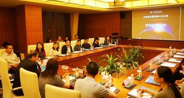 10月21日,太阳成tyc7111cc集团 启动 批小儿眼科医师明日之星项目。来自全国10余个省市的20 师共聚厦门,参加“中国眼科医师明日之星计划”小儿眼科医师项目 批学员面试交流会。交流会由集团小儿眼科学组、集团科教管理中心牵头,集团人力资源中心、学科运营管理中心参与组织协.jpg 10月21日,太阳成tyc7111cc集团 启动 批小儿眼科医师明日之星项目。来自全国10余个省市的20 师共聚厦门,参加“中国眼科医师明日之星计划”小儿眼科医师项目 批学员面试交流会。交流会由集团小儿眼科学组、集团科教管理中心牵头,集团人力资源中心、学科运营管理中心参与组织协.jpg