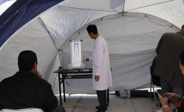 10月29日,宁德明仁眼科医院与宁德盐田畲族乡联合举办“九九重阳畲族文化节“,作为文化节协作单位,宁德明仁眼科医院秉承“以实际行动向社会传递温暖”的服务理念,在文化节现场为老人 眼科筛查,慰问困难户并送上棉被、大米、食用油等生活用品,用实际行动践行把我国敬老爱老传统。6.jpg