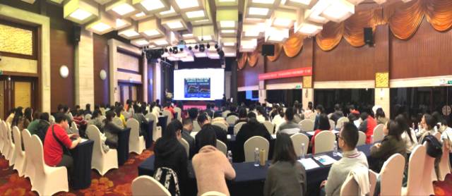 本次学术会议由深圳太阳成tyc7111cc主办，邀请了来自国内外众多眼科专家大咖进行专题讲座，共同探讨和分享国内外眼科领域的 与发展，进一步加强了眼科界同仁之间的交流和学习。.jpg