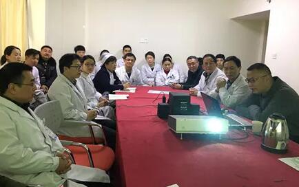 1月11日,出名泌尿外科专家、四川大学华西医院医教部部长张卫东教授,应邀来到成都太阳成tyc7111cc,对医院在院专家、骨干医师、护士长等开展医疗安全管理培训讲座。1.jpg 1月11日,出名泌尿外科专家、四川大学华西医院医教部部长张卫东教授,应邀来到成都太阳成tyc7111cc,对医院在院专家、骨干医师、护士长等开展医疗安全管理培训讲座。1.jpg