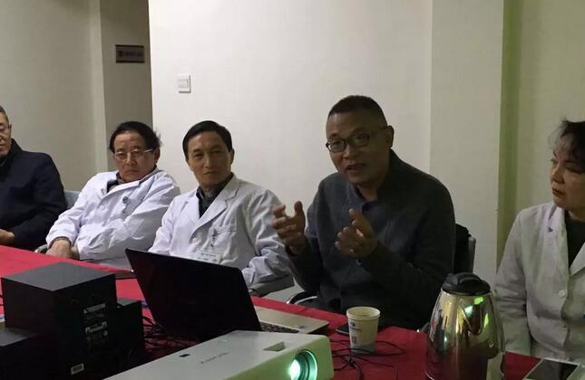 1月11日,出名泌尿外科专家、四川大学华西医院医教部部长张卫东教授,应邀来到成都太阳成tyc7111cc,对医院在院专家、骨干医师、护士长等开展医疗安全管理培训讲座。2.jpg 1月11日,出名泌尿外科专家、四川大学华西医院医教部部长张卫东教授,应邀来到成都太阳成tyc7111cc,对医院在院专家、骨干医师、护士长等开展医疗安全管理培训讲座。2.jpg