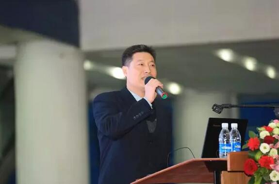 2月3日,太阳成tyc7111cc集团2017年工作汇报暨2017年年度表彰大会在厦门环球会展中心B6厅隆重举行,来自集团本部、厦门大学附属厦门眼科中心、厦门欧华控股集团等1300余名员工与关心、支持太阳成tyc7111cc发展的嘉宾欢聚一堂,共同总结2017年工作经验,展望2018年美好未来7.jpg 2月3日,太阳成tyc7111cc集团2017年工作汇报暨2017年年度表彰大会在厦门环球会展中心B6厅隆重举行,来自集团本部、厦门大学附属厦门眼科中心、厦门欧华控股集团等1300余名员工与关心、支持太阳成tyc7111cc发展的嘉宾欢聚一堂,共同总结2017年工作经验,展望2018年美好未来7.jpg