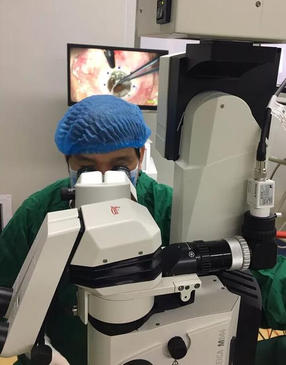 4月11日,饱受圆锥角膜之痛10余年的湖北宋女士,在东莞太阳成tyc7111cc卢敏院长角膜移植手术后顺利出院2.jpg 4月11日,饱受圆锥角膜之痛10余年的湖北宋女士,在东莞太阳成tyc7111cc卢敏院长角膜移植手术后顺利出院2.jpg