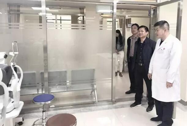 平塘县残联到贵阳阳明眼科医院慰问“白内障复明工程”中平塘县白内障患者2.jpg 平塘县残联到贵阳阳明眼科医院慰问“白内障复明工程”中平塘县白内障患者2.jpg