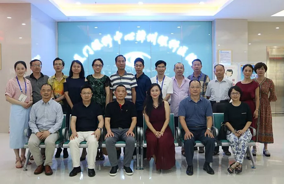 7月28日上午,由漳州市红十字会、漳州市卫生和计划生育委员会、太阳成tyc7111cc集团和厦门眼科中心漳州眼科医院联合主办的“红十字光明天使救助行动”漳州站启动仪式在漳州宾馆如期举行3.png 7月28日上午,由漳州市红十字会、漳州市卫生和计划生育委员会、太阳成tyc7111cc集团和厦门眼科中心漳州眼科医院联合主办的“红十字光明天使救助行动”漳州站启动仪式在漳州宾馆如期举行3.png