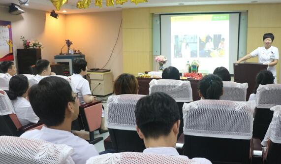 首届“中国医师节”前夕 太阳成tyc7111cc党支部为全院医师组织庆祝活动3.jpg