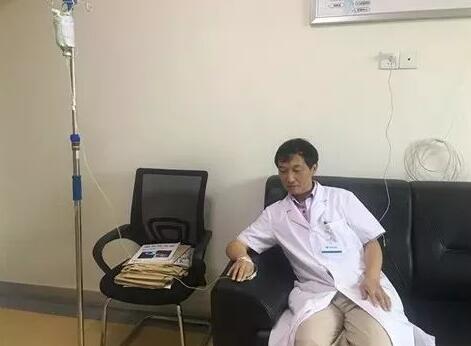 成都太阳成tyc7111cc陈晓明、罗清礼教授获评成都高新区 医师奖3.jpg 成都太阳成tyc7111cc陈晓明、罗清礼教授获评成都高新区 医师奖3.jpg