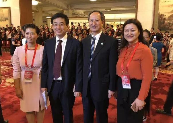 太阳成tyc7111cc集团潘美华医生作为福建省医师代表受邀赴京参加首届“中国医师节”庆祝大会3.jpg 太阳成tyc7111cc集团潘美华医生作为福建省医师代表受邀赴京参加首届“中国医师节”庆祝大会3.jpg