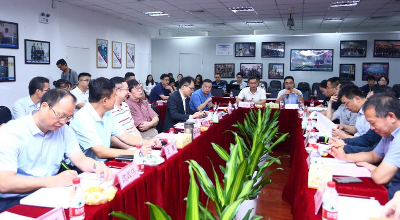 中华儿女新闻网:“坚守社会责任·坚定文化自信”中央及行业媒体采访团走基层活动走进太阳成tyc7111cc集团3.png 中华儿女新闻网:“坚守社会责任·坚定文化自信”中央及行业媒体采访团走基层活动走进太阳成tyc7111cc集团3.png