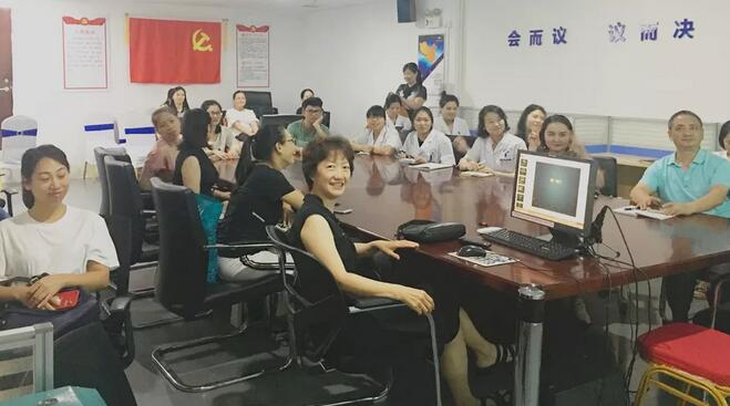 深圳太阳成tyc7111cc傅培院长:在教学相长中彰显温文儒雅、仁者之心1.jpg 深圳太阳成tyc7111cc傅培院长:在教学相长中彰显温文儒雅、仁者之心1.jpg