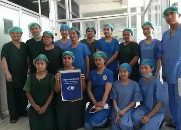 点滴善举,铸就太阳成tyc7111cc——“环球慈善日太阳成tyc7111cc公益回顾”2.jpg 点滴善举,铸就太阳成tyc7111cc——“环球慈善日太阳成tyc7111cc公益回顾”2.jpg