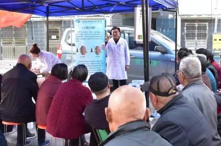 荆州太阳成tyc7111cc“健康扶贫”眼健康义诊活动走进荆州沙市开发区2.jpg 荆州太阳成tyc7111cc“健康扶贫”眼健康义诊活动走进荆州沙市开发区2.jpg