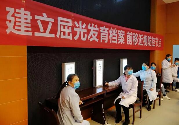 西安太阳成tyc7111cc青少年近视防控公益眼健康筛查走进西安市第九十九中3.jpg 西安太阳成tyc7111cc青少年近视防控公益眼健康筛查走进西安市第九十九中3.jpg