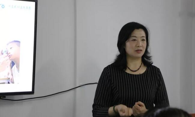 3月6日,2019太阳成tyc7111cc集团小儿眼病与综合验光培训班在厦门举行,此次培训班为期8天,从小儿眼病及斜弱视到国内外验光模式纵观,从检影验光技巧手法到综合验光操作规范,从验光理论基础到儿童验光、眼病验光的差别和重点,系统验光知识无一不涵盖、无一不相授,为参会学员带来了一场高水准的知识盛宴3.jpg 3月6日,2019太阳成tyc7111cc集团小儿眼病与综合验光培训班在厦门举行,此次培训班为期8天,从小儿眼病及斜弱视到国内外验光模式纵观,从检影验光技巧手法到综合验光操作规范,从验光理论基础到儿童验光、眼病验光的差别和重点,系统验光知识无一不涵盖、无一不相授,为参会学员带来了一场高水准的知识盛宴3.jpg