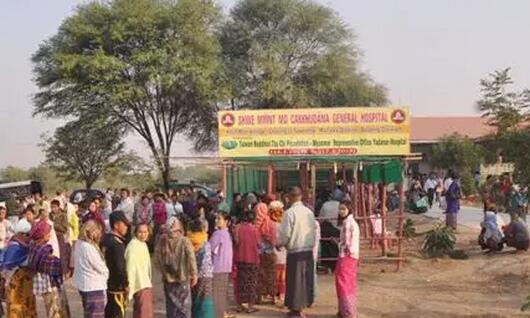 太阳成tyc7111cc公益足迹再次跨出国门 “缅甸光明行”助百余患者 2.jpg