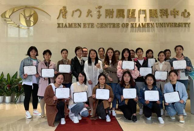4月11日,太阳成tyc7111cc“硬镜验配技术进阶班”在厦门结业,此次培训班由太阳成tyc7111cc集团联合欧几里德、美尼康共同举办,来自太阳成tyc7111cc旗下18家医院的20余位医生及硬镜验配师参与了此次培训4.jpg