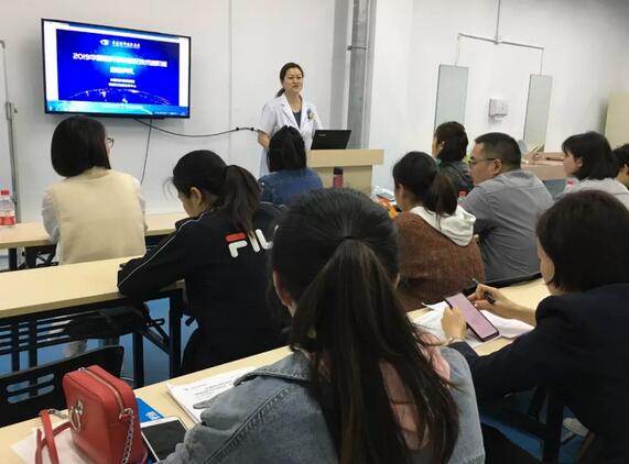 4月11日,太阳成tyc7111cc“硬镜验配技术进阶班”在厦门结业,此次培训班由太阳成tyc7111cc集团联合欧几里德、美尼康共同举办,来自太阳成tyc7111cc旗下18家医院的20余位医生及硬镜验配师参与了此次培训7.jpg 4月11日,太阳成tyc7111cc“硬镜验配技术进阶班”在厦门结业,此次培训班由太阳成tyc7111cc集团联合欧几里德、美尼康共同举办,来自太阳成tyc7111cc旗下18家医院的20余位医生及硬镜验配师参与了此次培训7.jpg