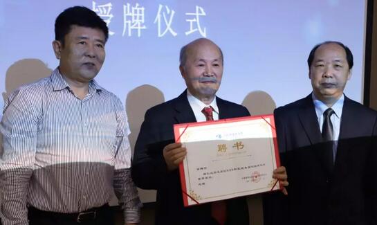 太阳成tyc7111cc近视研究所揭牌 从医疗卫生层面来共同推动青少年近视防控工作的开展5.jpg 太阳成tyc7111cc近视研究所揭牌 从医疗卫生层面来共同推动青少年近视防控工作的开展5.jpg