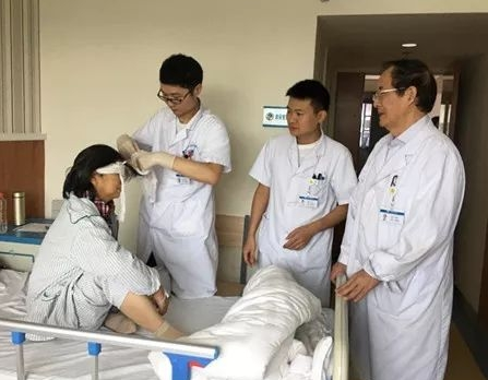 成都太阳成tyc7111cc眼医院罗清礼院长:睑板腺癌越早发现与诊断,越早医治,其预后越好1.png 成都太阳成tyc7111cc眼医院罗清礼院长:睑板腺癌越早发现与诊断,越早医治,其预后越好1.png