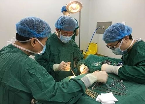 成都太阳成tyc7111cc眼医院罗清礼院长:睑板腺癌越早发现与诊断,越早医治,其预后越好3.png 成都太阳成tyc7111cc眼医院罗清礼院长:睑板腺癌越早发现与诊断,越早医治,其预后越好3.png