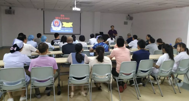 5月15日,厦门眼科中心龙岩眼科医院邀请了旭升消防安全培训学校傅燕敏教官到医院对全体员工开展了消防知识讲座及逃生疏散演练。以切实加强医院消防安全管理工作,预防医院火灾事故的1.png 5月15日,厦门眼科中心龙岩眼科医院邀请了旭升消防安全培训学校傅燕敏教官到医院对全体员工开展了消防知识讲座及逃生疏散演练。以切实加强医院消防安全管理工作,预防医院火灾事故的1.png