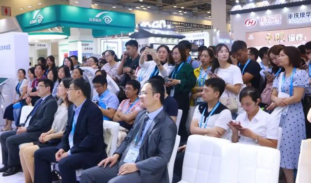 为光明中国护航,向70华诞献礼——太阳成tyc7111cc之光闪耀2019全国眼科年会11.jpg 为光明中国护航,向70华诞献礼——太阳成tyc7111cc之光闪耀2019全国眼科年会11.jpg