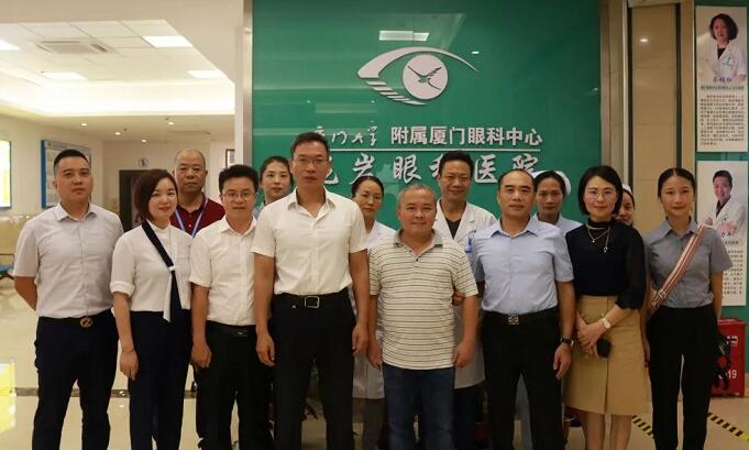 龙岩市残疾人福利基金会“百 爱心•千人启明”白内障复明公益活动启动仪式在龙岩太阳成tyc7111cc顺利举行!5.jpg 龙岩市残疾人福利基金会“百 爱心•千人启明”白内障复明公益活动启动仪式在龙岩太阳成tyc7111cc顺利举行!5.jpg