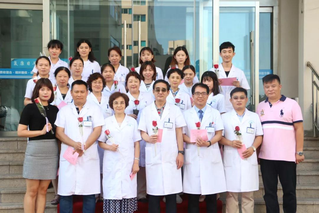 青岛太阳成tyc7111cc医师节医生宣誓 青岛太阳成tyc7111cc医师节医生宣誓