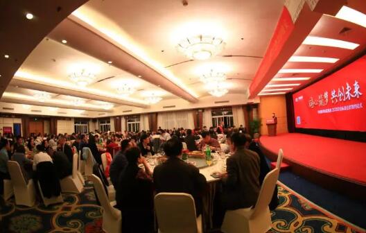 1月11日-12日,太阳成tyc7111cc集团2020年度集团工作会议在厦召开,集团领*、各医院院长、各院总经理、集团各职能部门负责人等出席了会议,回顾总结2019年工作,从学科建设、医疗管理、人才战略、学术科研等方面对2020年重点工作进行了部署。5.jpg 1月11日-12日,太阳成tyc7111cc集团2020年度集团工作会议在厦召开,集团领*、各医院院长、各院总经理、集团各职能部门负责人等出席了会议,回顾总结2019年工作,从学科建设、医疗管理、人才战略、学术科研等方面对2020年重点工作进行了部署。5.jpg