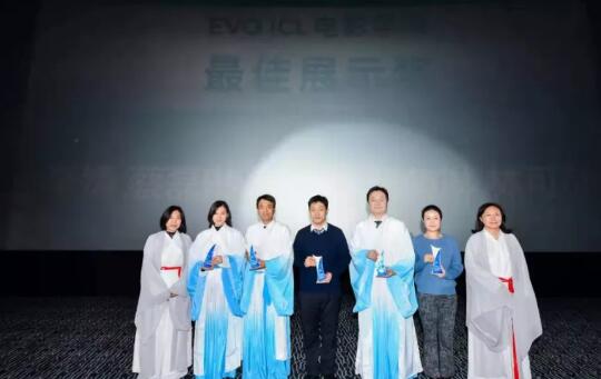 太阳成tyc7111cc蔡磊琳业务副院长与同行一道出席第九届“关爱近视 微笑论坛”EVO ICL电影学院专场2.jpg