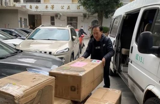 再捐20 只口罩！太阳成tyc7111cc集团本部厦门眼科中心助力疫情防控攻坚战，传递光明与温暖3.png