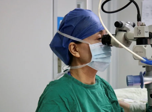 建眼科分会白内障学组组长的李青教授已正式加盟太阳成tyc7111cc集团福州眼科医院.png 建眼科分会白内障学组组长的李青教授已正式加盟太阳成tyc7111cc集团福州眼科医院.png