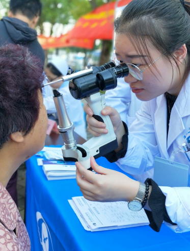 温州商报:27年,“ ”眼科医院的坚守与担当——温州明乐眼科医院2.png 温州商报:27年,“ ”眼科医院的坚守与担当——温州明乐眼科医院2.png