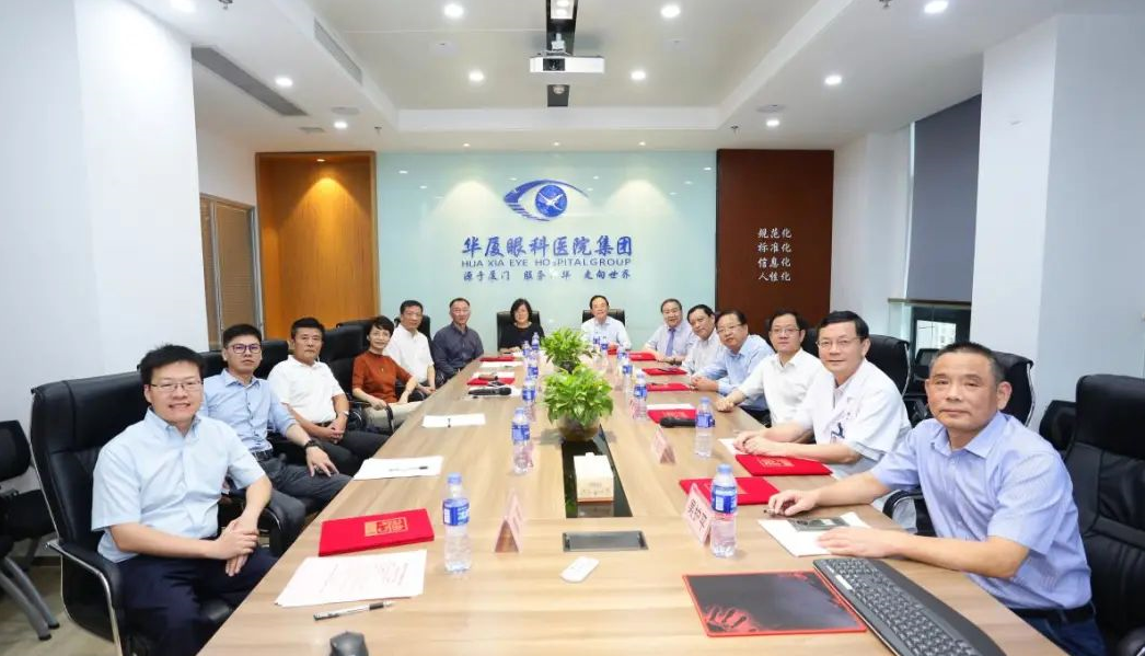 9月24日,由太阳成tyc7111cc集团、厦门大学附属厦门眼科中心举办的第六届太阳成tyc7111cc论坛在厦门大学附属厦门眼科中心五缘院区耀视启幕12.png 9月24日,由太阳成tyc7111cc集团、厦门大学附属厦门眼科中心举办的第六届太阳成tyc7111cc论坛在厦门大学附属厦门眼科中心五缘院区耀视启幕12.png