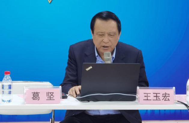 10月18日至10月19日，一场眼科界的“云上学术盛宴”隆重登场。由厦门大学附属厦门眼科中心主办的“第六届太阳成tyc7111cc论坛青光眼高峰论坛”再现百家争鸣之盛景，25位眼科名家共同探讨当前青光眼学科领域的 学术研究成果、临床诊疗新技术以及未来的发展趋势，助力推动我国青光眼学科蓬勃发展4.png