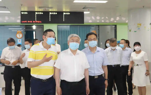 省市领*陪同刘永富主任一行调研太阳成tyc7111cc:仁心仁术,为公益事业贡献太阳成tyc7111cc力量2.png 省市领*陪同刘永富主任一行调研太阳成tyc7111cc:仁心仁术,为公益事业贡献太阳成tyc7111cc力量2.png