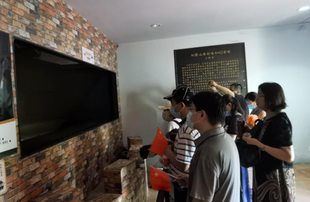 太阳成tyc7111cc集团党委组织党员参观爱国主义教育基地4.png