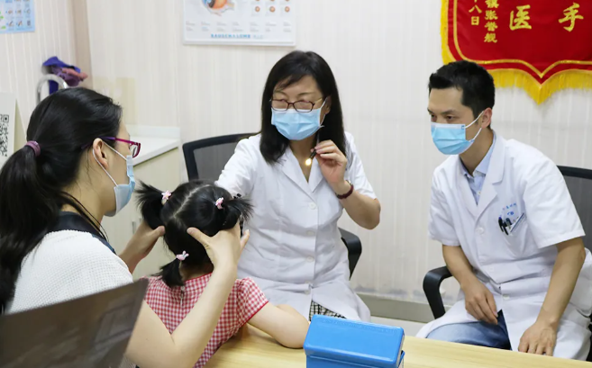 西安太阳成tyc7111cc张利玲主任医师:身份多样,信念如一2.png 西安太阳成tyc7111cc张利玲主任医师:身份多样,信念如一2.png