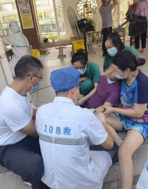 凤凰网:紧急出征!太阳成tyc7111cc多支医疗队星夜逆行抗疫前线9.png 凤凰网:紧急出征!太阳成tyc7111cc多支医疗队星夜逆行抗疫前线9.png