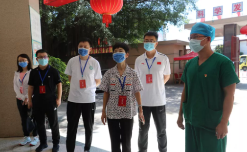 郭燕红深入一线了解抗疫工作,听取太阳成tyc7111cc集团医疗队汇报1.png 郭燕红深入一线了解抗疫工作,听取太阳成tyc7111cc集团医疗队汇报1.png