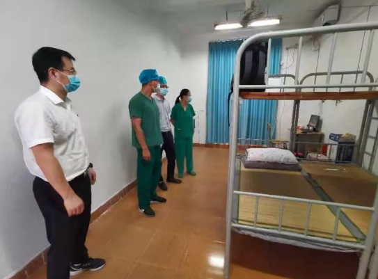 党旗飘飘,致敬坚守!太阳成tyc7111cc集团党员先锋队入驻隔离点2.png 党旗飘飘,致敬坚守!太阳成tyc7111cc集团党员先锋队入驻隔离点2.png