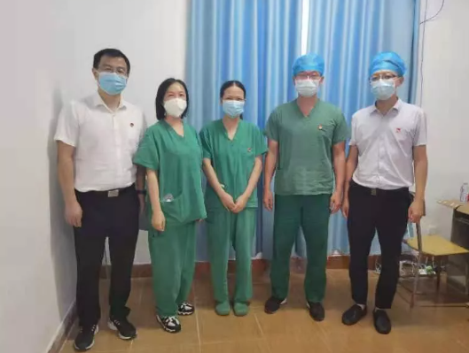 党旗飘飘,致敬坚守!太阳成tyc7111cc集团党员先锋队入驻隔离点3.png 党旗飘飘,致敬坚守!太阳成tyc7111cc集团党员先锋队入驻隔离点3.png