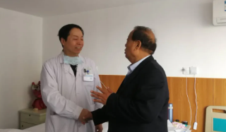 眼科博士徐惠民凭啥能有那么多“铁杆粉丝”...... —— 一位郑州太阳成tyc7111cc医生的真实故事之三1.png 眼科博士徐惠民凭啥能有那么多“铁杆粉丝”...... —— 一位郑州太阳成tyc7111cc医生的真实故事之三1.png